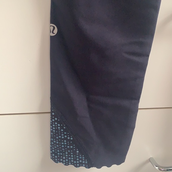 Like new lulu lemon pants - Picture 2 of 4